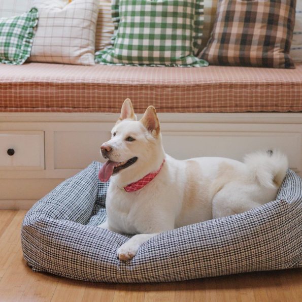 SohoBlackBolsterBed_1