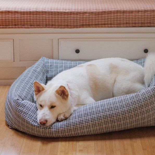 SohoBlackBolsterBed_2