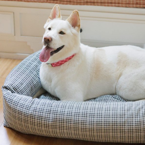 SohoBlackBolsterBed_3